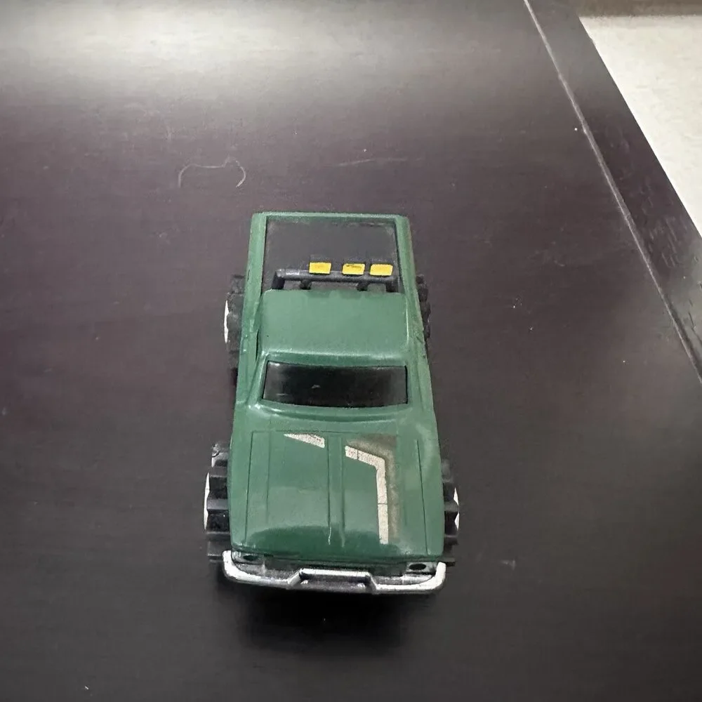 Schaper Stomper 4x4 Toyota SR5 Green Pickup Truck Works